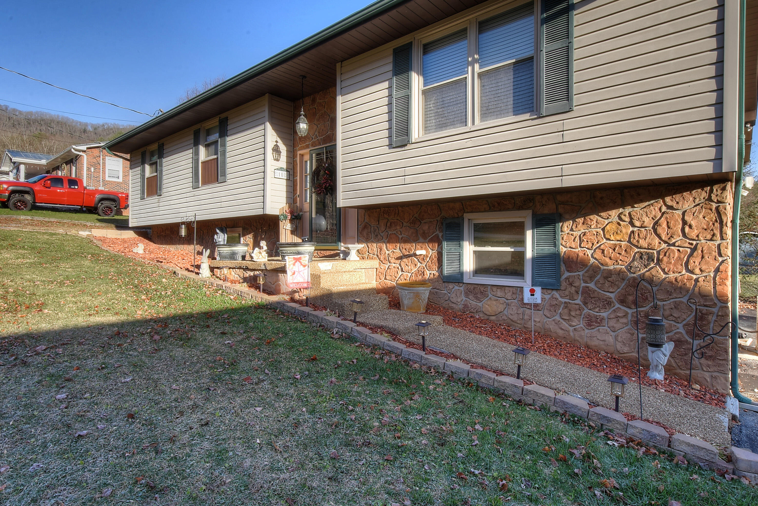 108 Mountain View Circle Hampton, TN 37658 - Photo 4 of 45 4