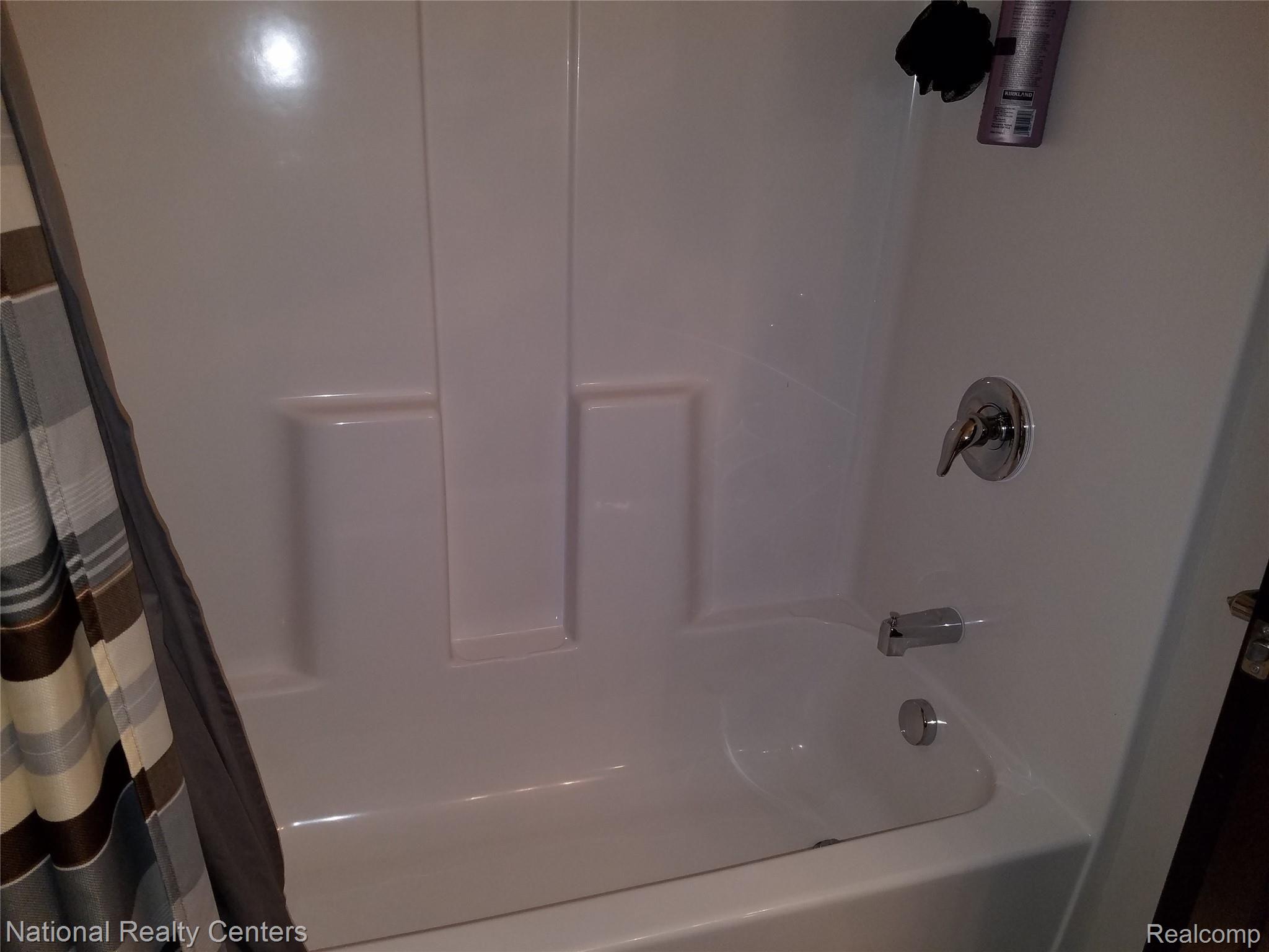 9811 Wayne Road Livonia, MI 48150 - Photo 22 of 47 20201208_103315.jpg