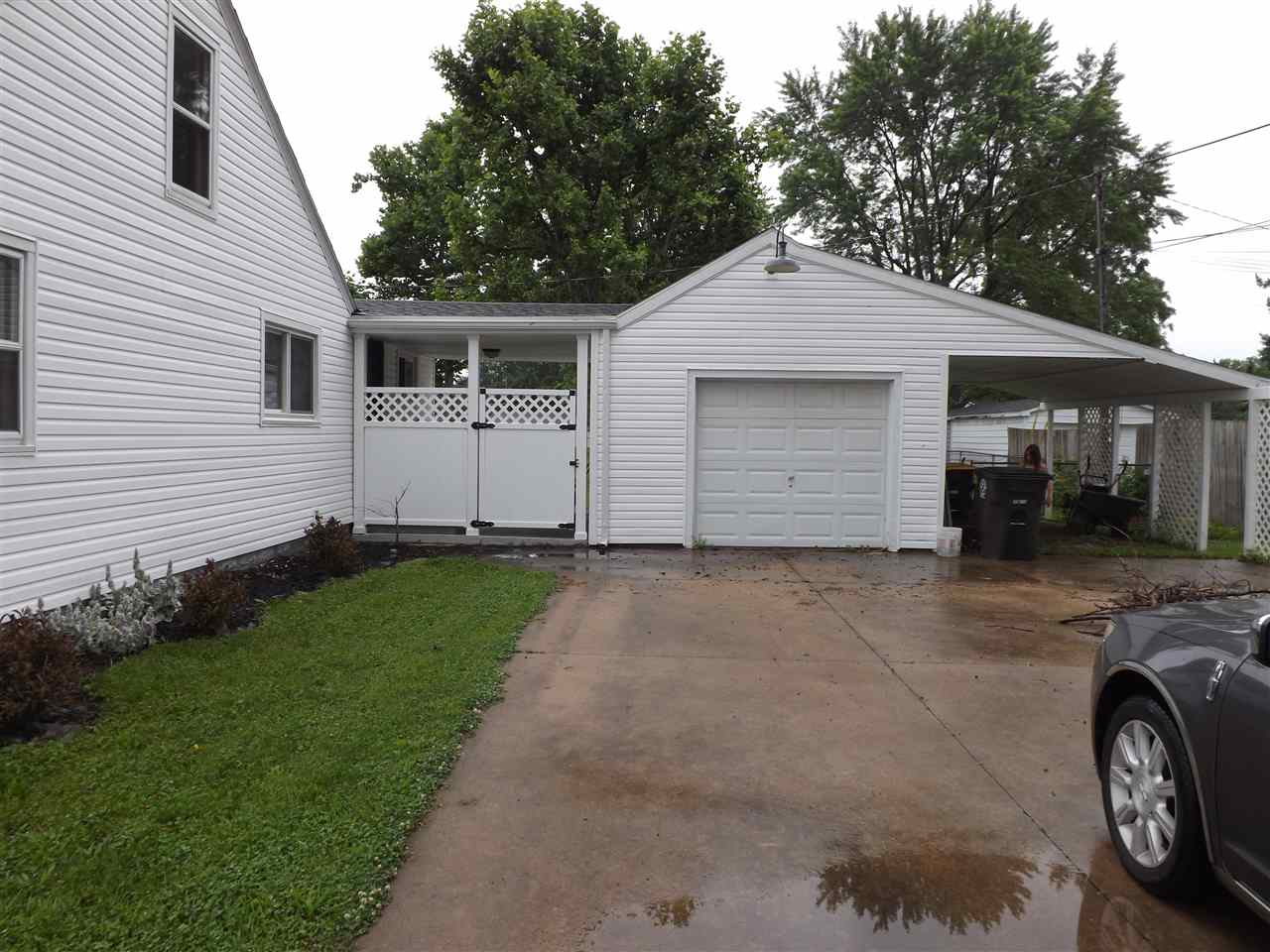 1323 Mayfield Road Fort Wayne, IN 46825 - Photo 3 of 20