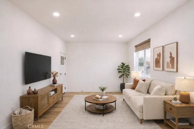 $2,650 | 625 Orizaba Avenue, Unit 6, Long Beach, CA 90814