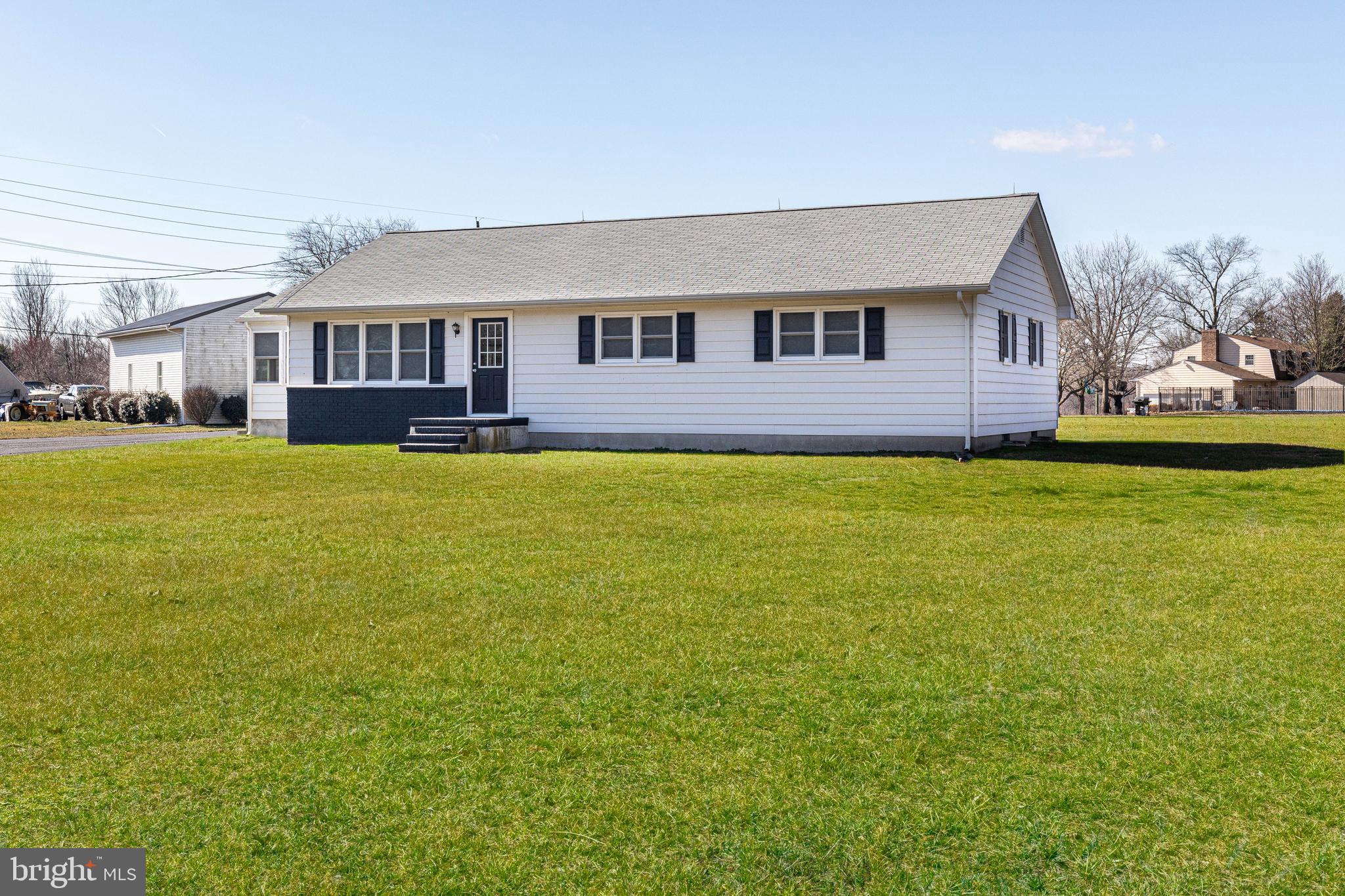 303 Eayrestown Road Southampton, NJ 08088 - Photo 2 of 18