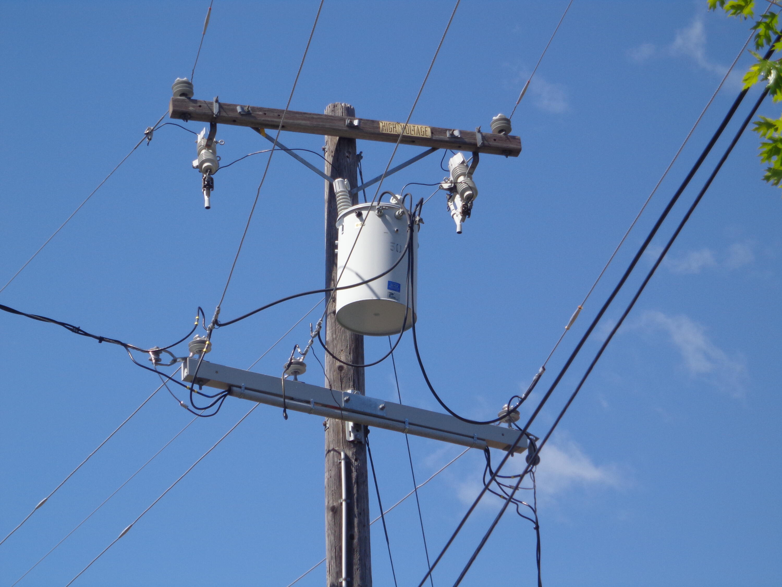 22076 Loop Drive Redding, CA 96003 - Photo 17 of 17 a view of a room with equipment