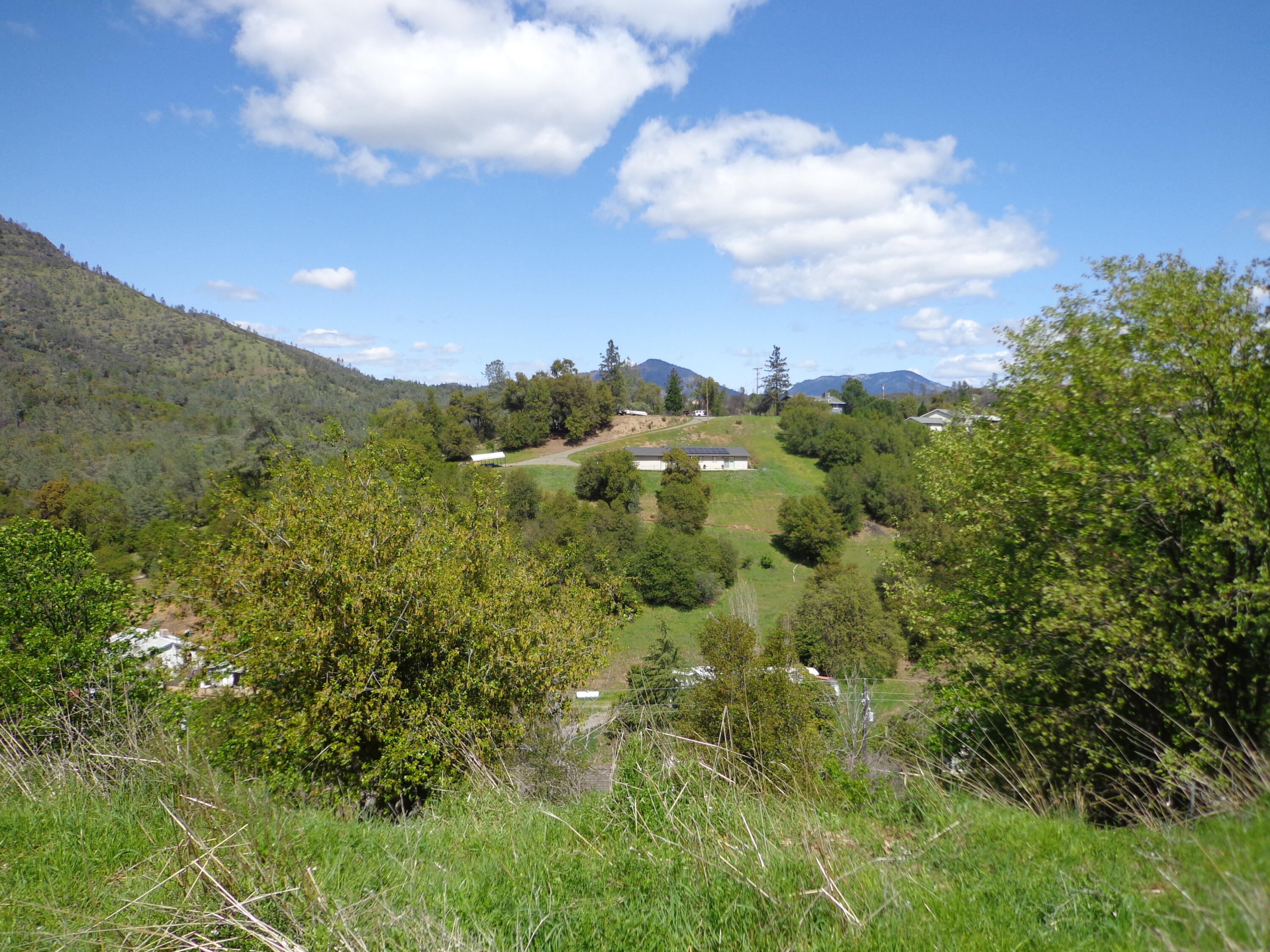 22076 Loop Drive Redding, CA 96003 - Photo 9 of 17 a view of a city