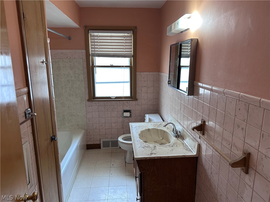 6210 Heisley Avenue Cleveland, OH 44105 - Photo 4 of 25