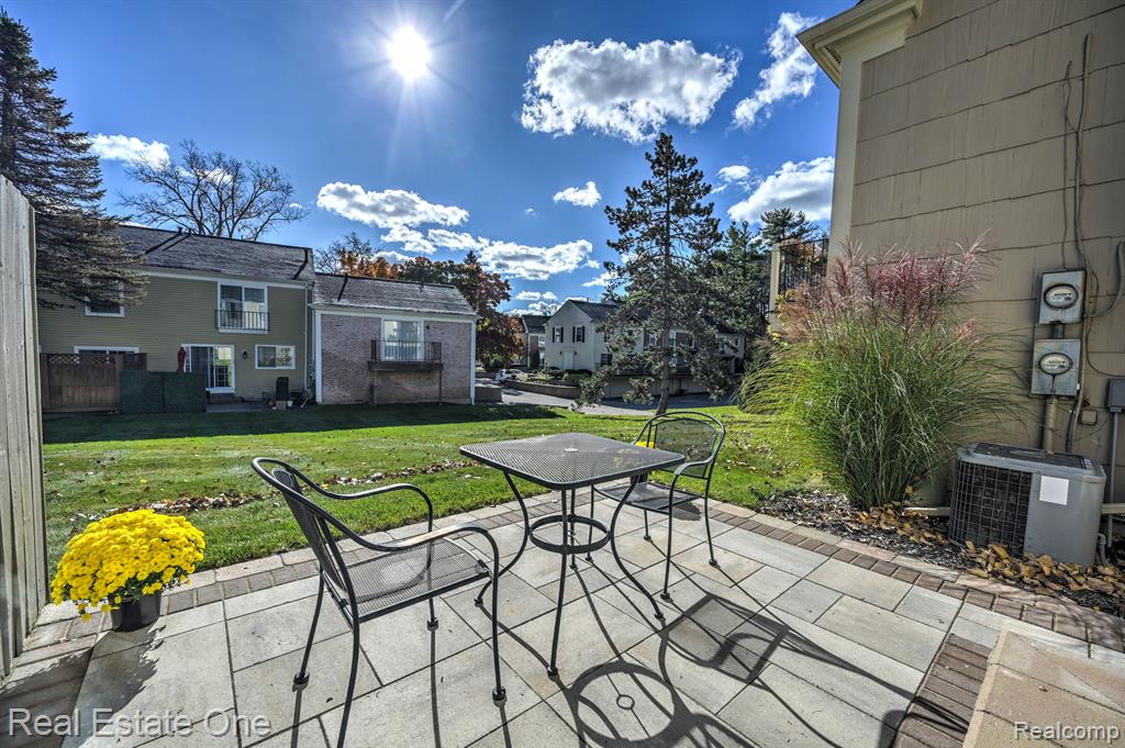 1427 Lantern Lane, Unit 35 Rochester Hills, MI 48306 - Photo 7 of 55