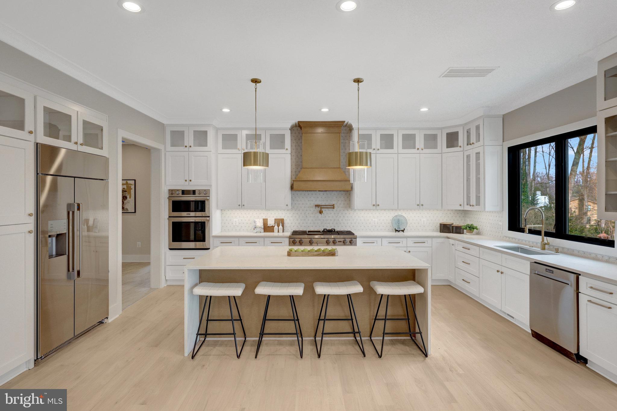 7916 Lewinsville Road McLean, VA 22102 - Photo 11 of 100 Dacor Combo Wall-Oven and Microwave