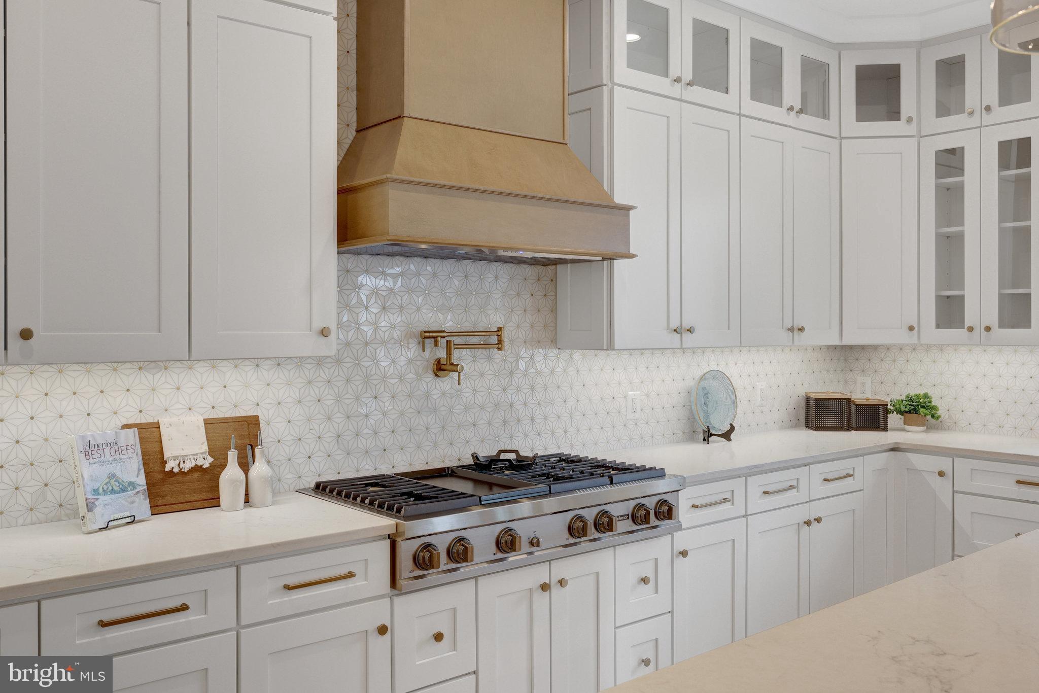 7916 Lewinsville Road McLean, VA 22102 - Photo 14 of 100 Dacor 48” 6-burner Cook top with grill