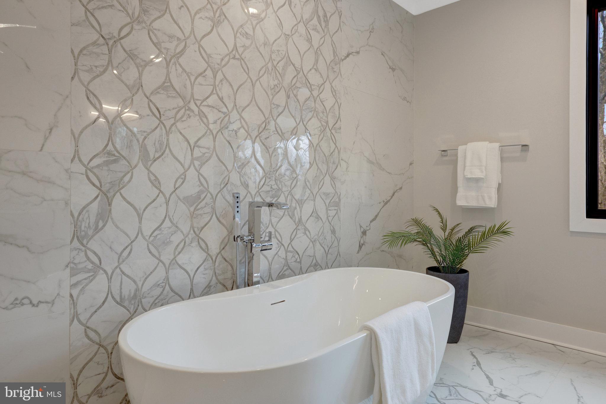 7916 Lewinsville Road McLean, VA 22102 - Photo 41 of 100 stand-alone bathtub