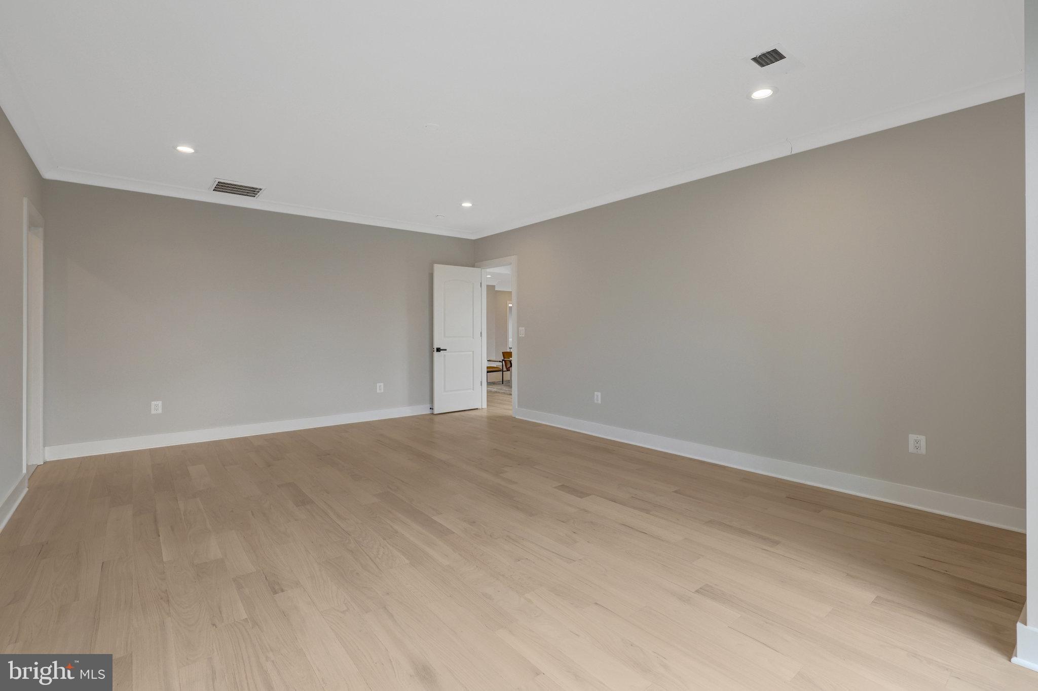 7916 Lewinsville Road McLean, VA 22102 - Photo 57 of 100 Bedroom with bathroom