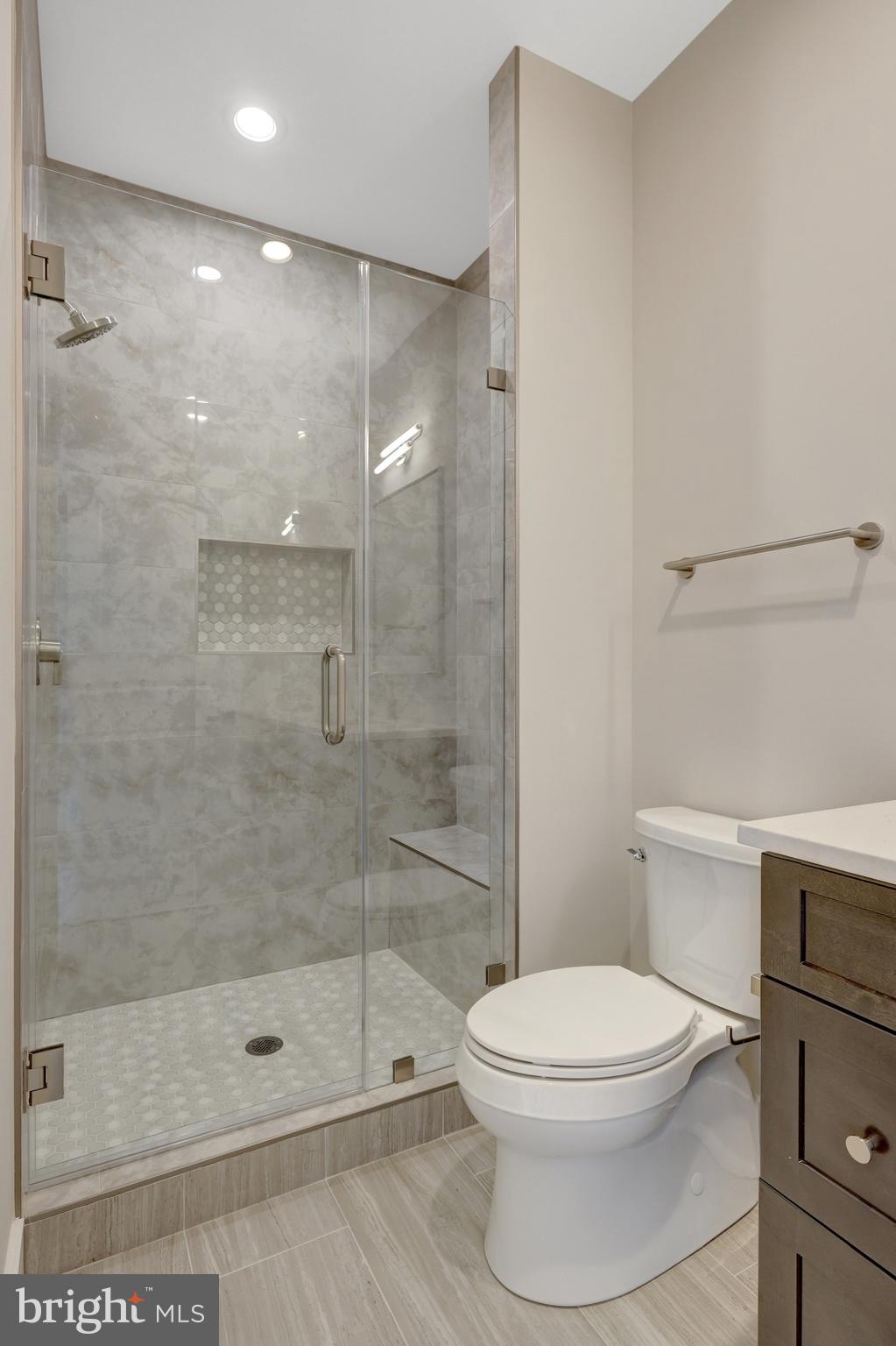 7916 Lewinsville Road McLean, VA 22102 - Photo 59 of 100 Bedroom with bathroom
