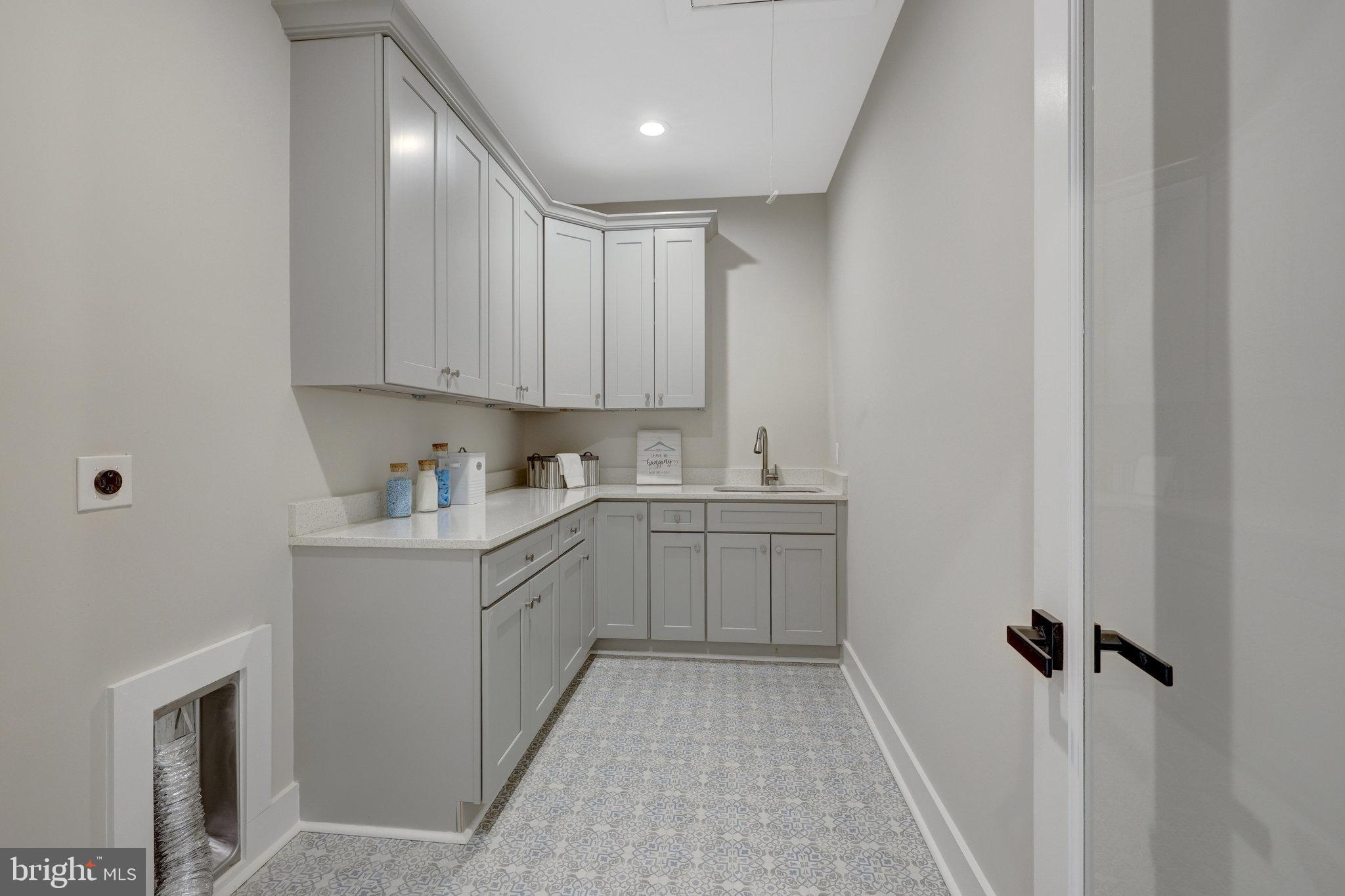 7916 Lewinsville Road McLean, VA 22102 - Photo 67 of 100 second level laundry room