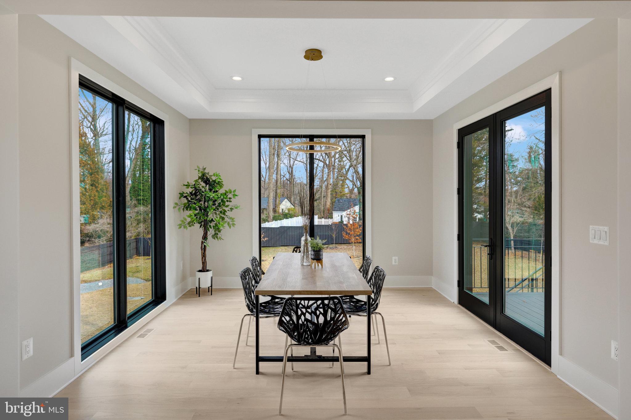 7916 Lewinsville Road McLean, VA 22102 - Photo 7 of 100 lots of natural light