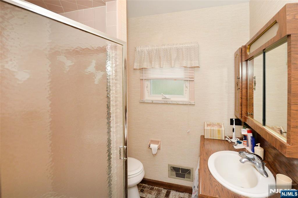 44 Jasper Avenue Teaneck, NJ 07666 - Photo 9 of 23