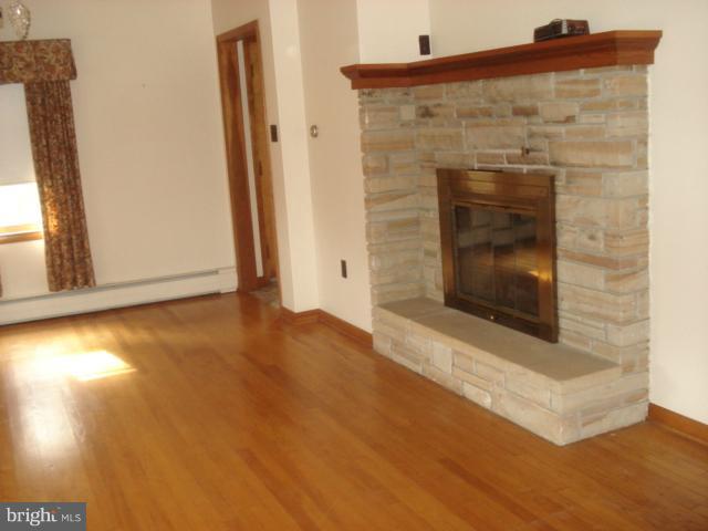 17949 College Road Hagerstown, MD 21740 - Photo 21 of 29 Living Room