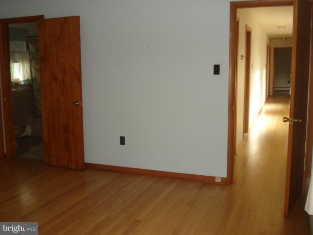 Bedroom (Master)