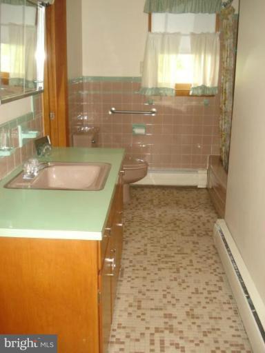 17949 College Road Hagerstown, MD 21740 - Photo 8 of 29 Bath (Master)