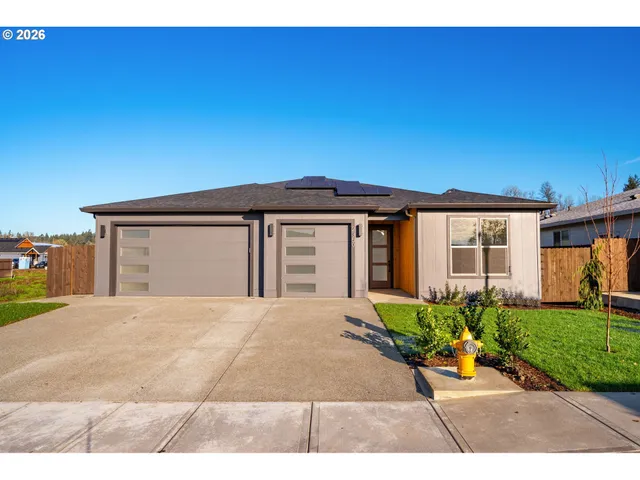 $724,900 | 2350 East Foxtrot Street, La Center, WA 98629