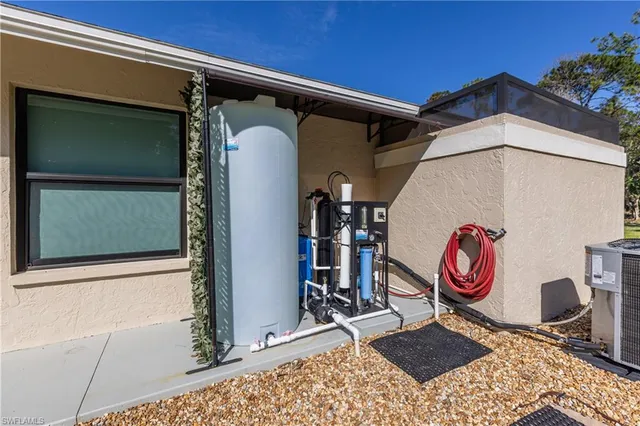 a view of entryway with a wooden fence