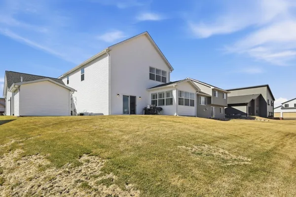 $610,000 | 9934 14th Circle Northeast, St. Michael, MN 55376