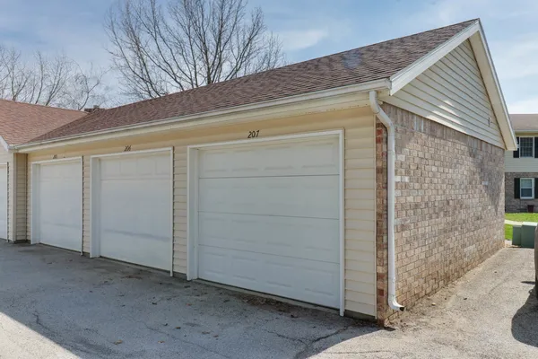 $139,900 | 903 North Linden Street, Unit 207, Normal, IL 61761