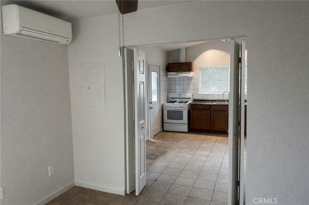 494 Alta Mesa Drive Riverside, CA 92507 - Photo 3 of 9