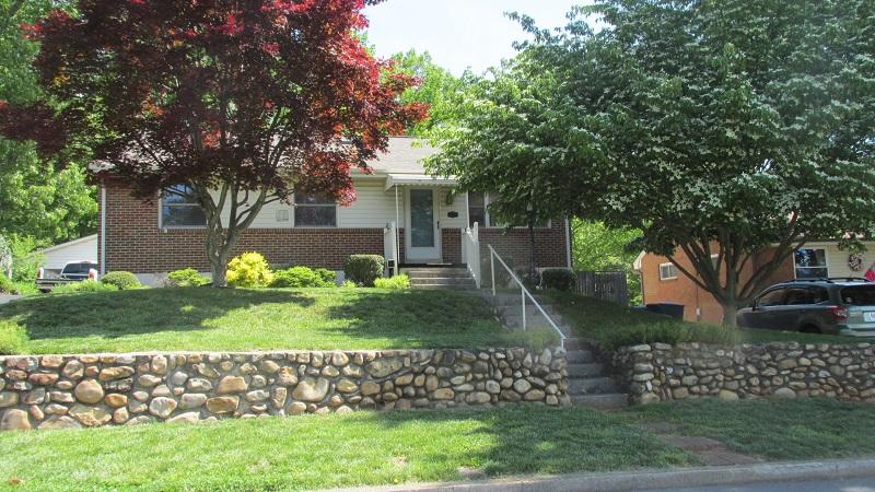 1016 Estates Road Southeast Roanoke, VA 24014 - Photo 1 of 56 Mill Mt Estates