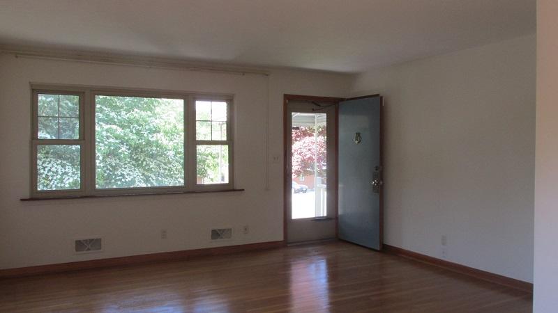1016 Estates Road Southeast Roanoke, VA 24014 - Photo 5 of 56 Spacious living room