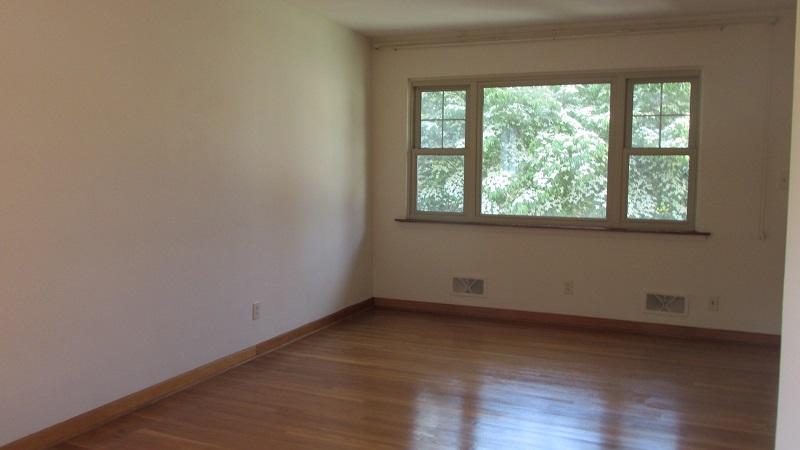 1016 Estates Road Southeast Roanoke, VA 24014 - Photo 6 of 56 Gleaming hardwood floors