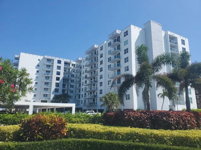$449,900 | 3450 South Ocean Boulevard, Unit 406, Palm Beach, FL 33480
