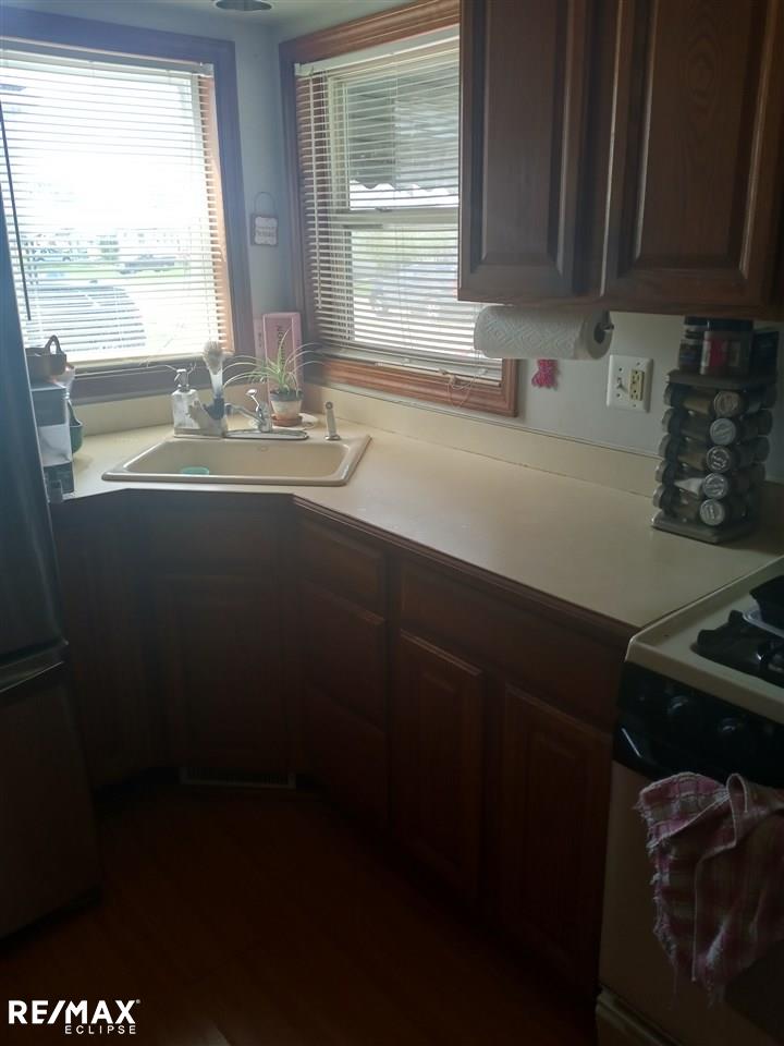 22840 Tuscany Avenue Eastpointe, MI 48021 - Photo 6 of 19 50039835-5.JPG