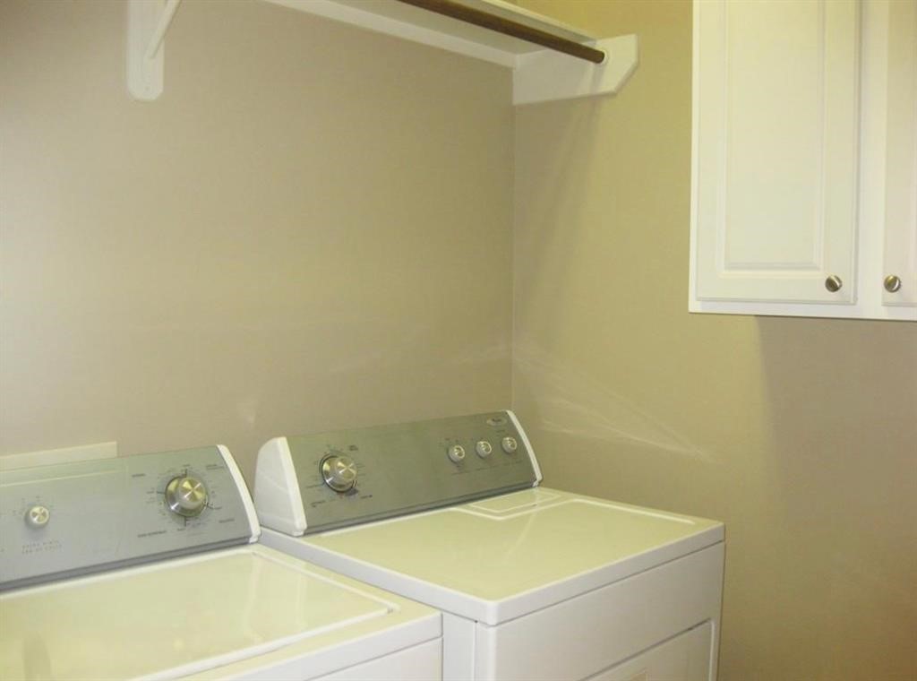 1623 Stuart Street Houston, TX 77004 - Photo 22 of 24 Third floor laundry room, washer and dryer included