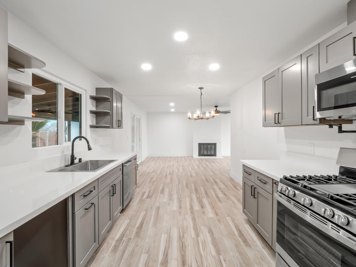 568 East San Ramon Avenue Fresno, CA 93710 - Photo 11 of 27