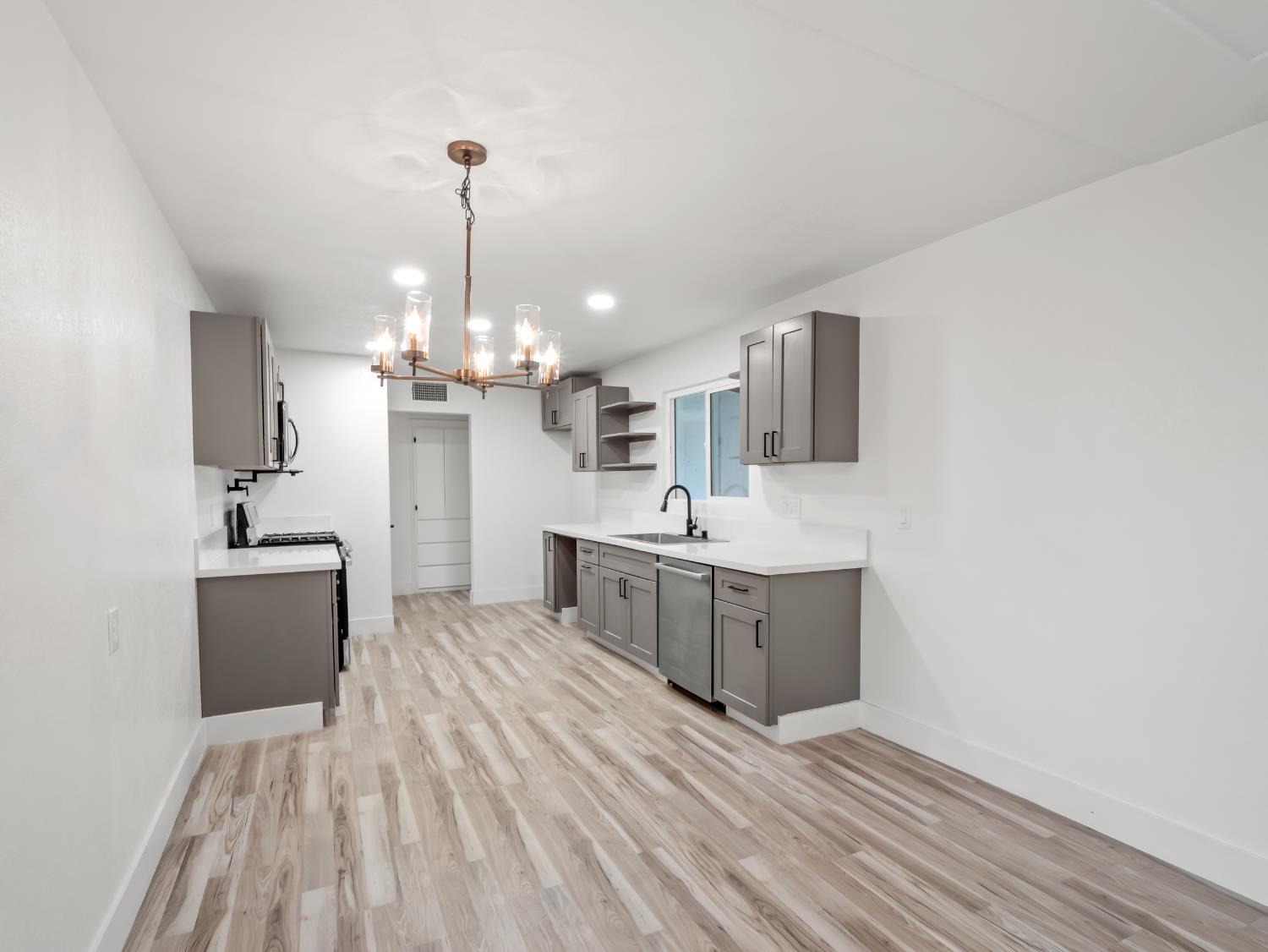 568 East San Ramon Avenue Fresno, CA 93710 - Photo 8 of 27