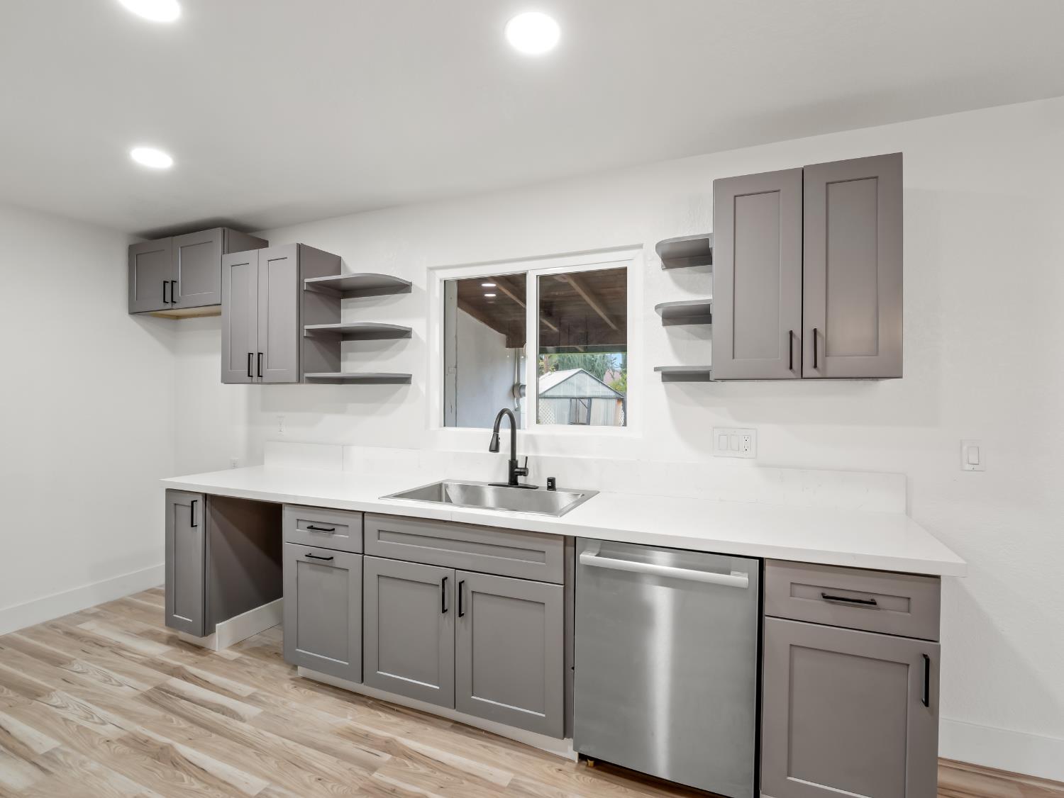 568 East San Ramon Avenue Fresno, CA 93710 - Photo 10 of 27