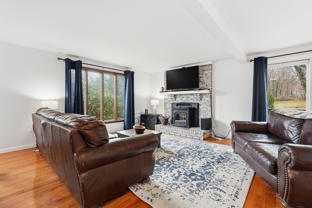 82 Stagecoach Road Amherst, MA 01002 - Photo 4 of 31 Gallery Image 4