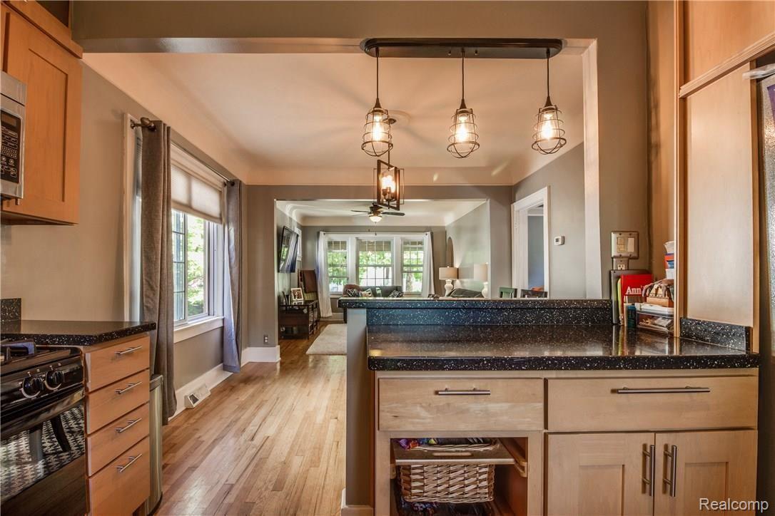 82 Wellesley Drive Pleasant Ridge, MI 48069 - Photo 18 of 45 Interiors (14 of 31).jpg