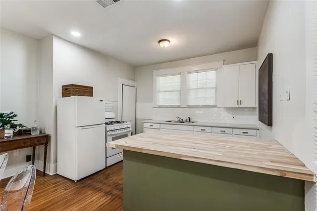 $1,950 | 517 South Vernon Avenue, Dallas, TX 75208