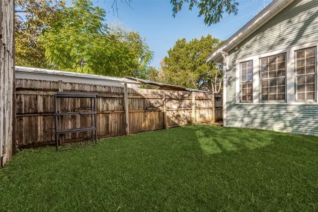 $1,950 | 517 South Vernon Avenue, Dallas, TX 75208