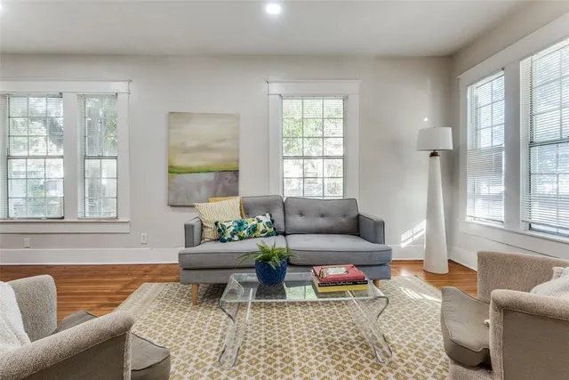 $1,950 | 517 South Vernon Avenue, Dallas, TX 75208