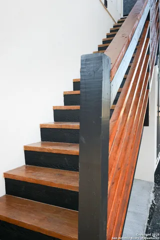 $1,749 | 1644 West Mistletoe Avenue, Unit 201, San Antonio, TX 78201