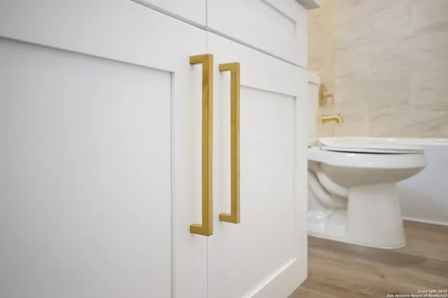 $1,749 | 1644 West Mistletoe Avenue, Unit 201, San Antonio, TX 78201