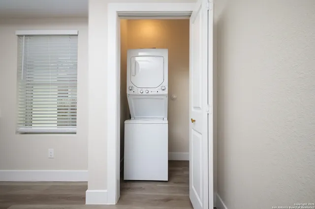 $1,749 | 1644 West Mistletoe Avenue, Unit 201, San Antonio, TX 78201