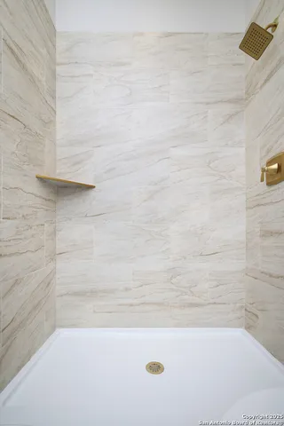 $1,749 | 1644 West Mistletoe Avenue, Unit 201, San Antonio, TX 78201