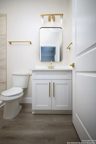 $1,749 | 1644 West Mistletoe Avenue, Unit 201, San Antonio, TX 78201