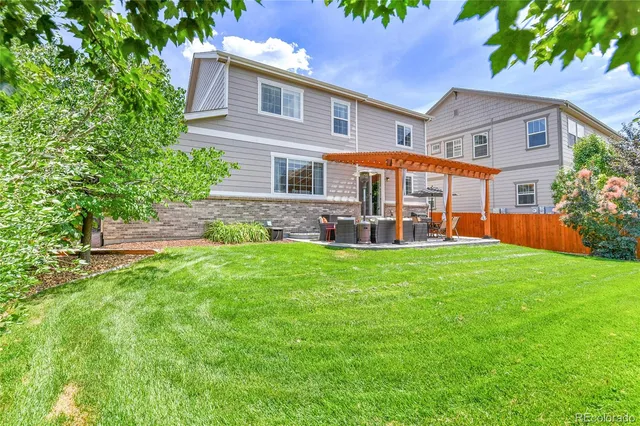 a view of a house with a backyard