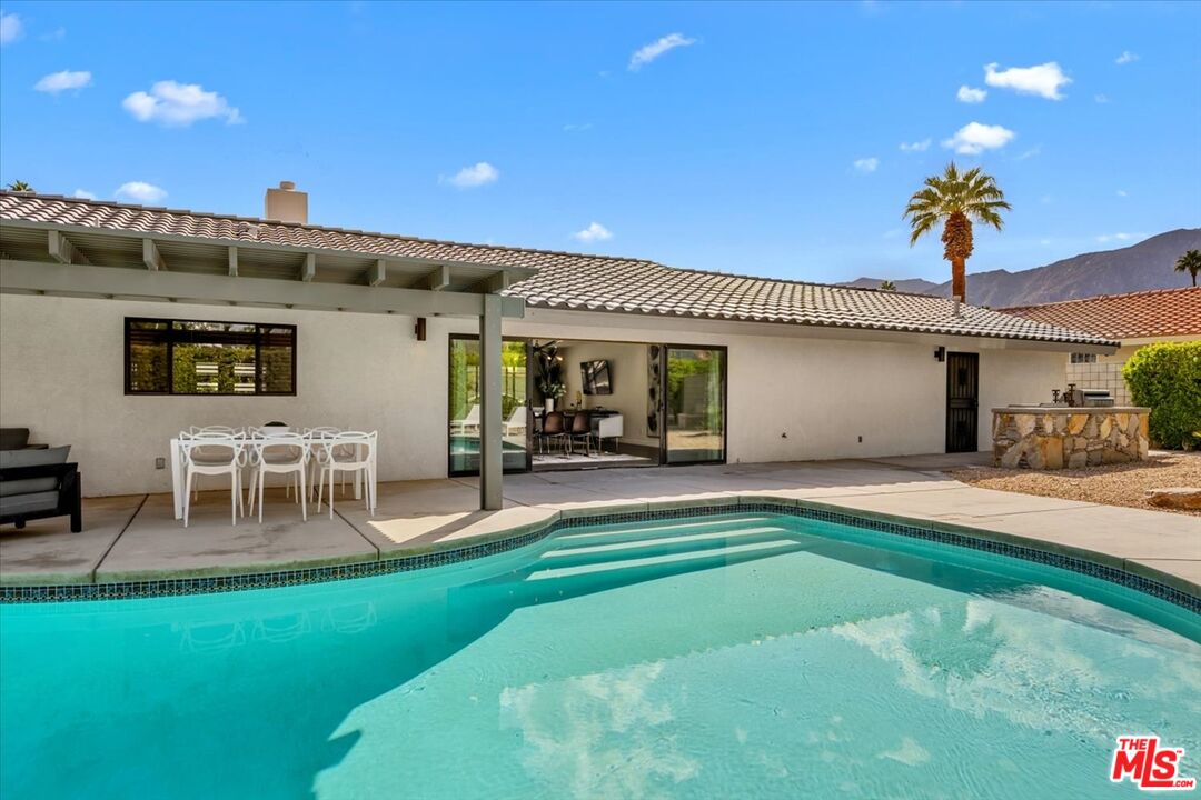 2994 Guadalupe Road Palm Springs, CA 92264 - Photo 27 of 33 a view of a chairs and table in the back yard of the house