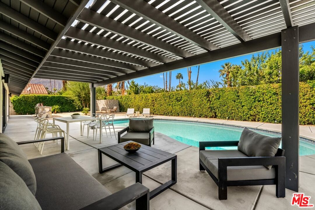 2994 Guadalupe Road Palm Springs, CA 92264 - Photo 28 of 33 a outdoor living space with furniture and garden view