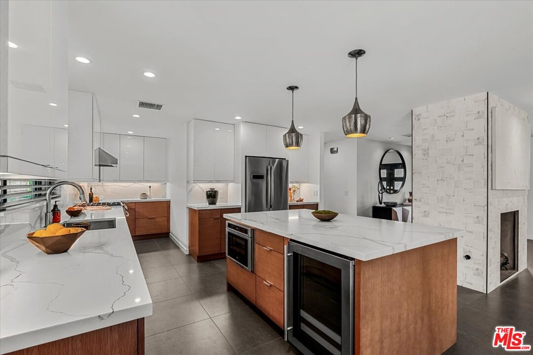 2994 Guadalupe Road Palm Springs, CA 92264 - Photo 9 of 33 a kitchen that has a sink a stove and a table