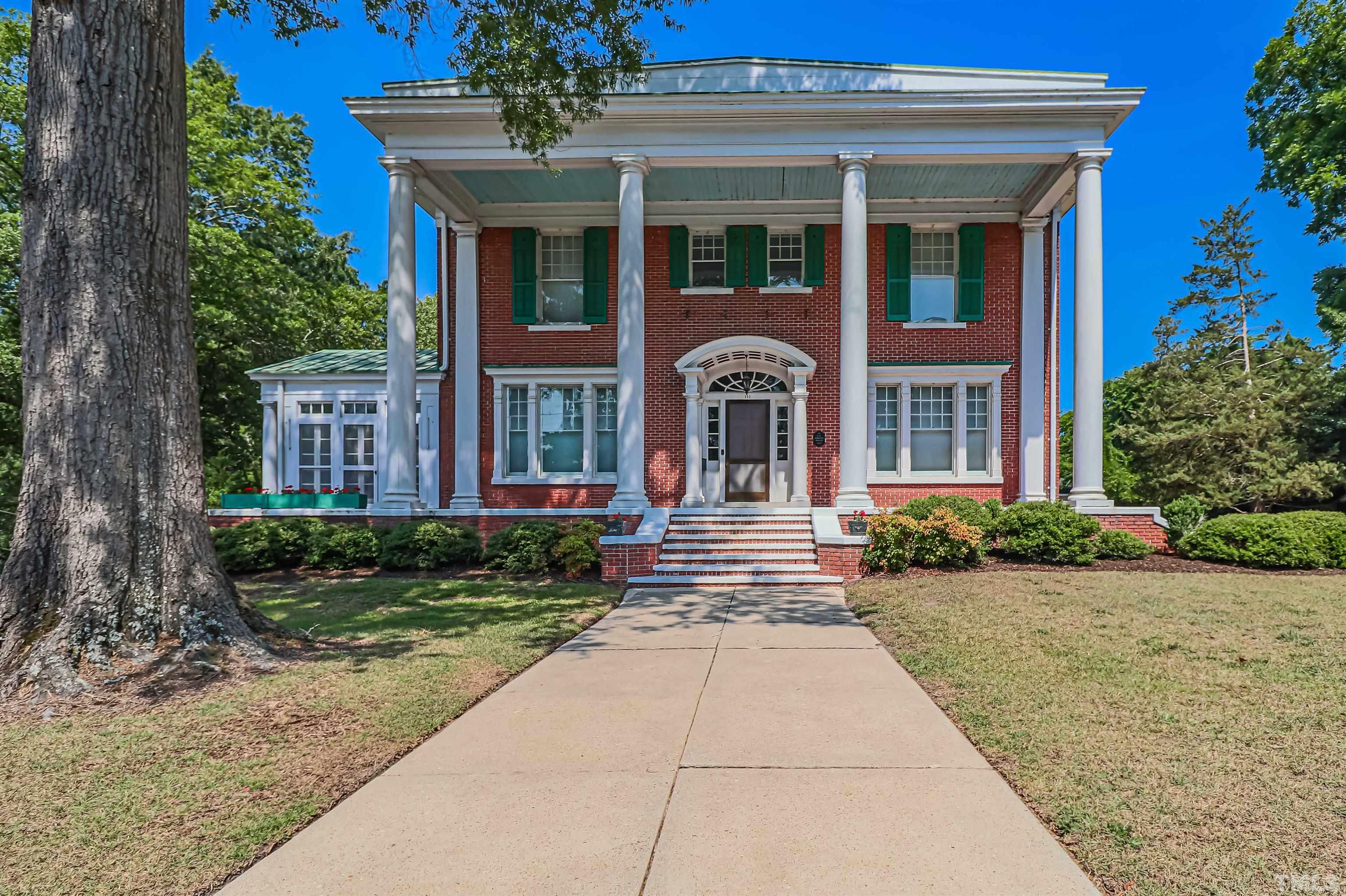 111 South George Street Goldsboro, NC 27530 - Photo 2 of 51 front view of a house