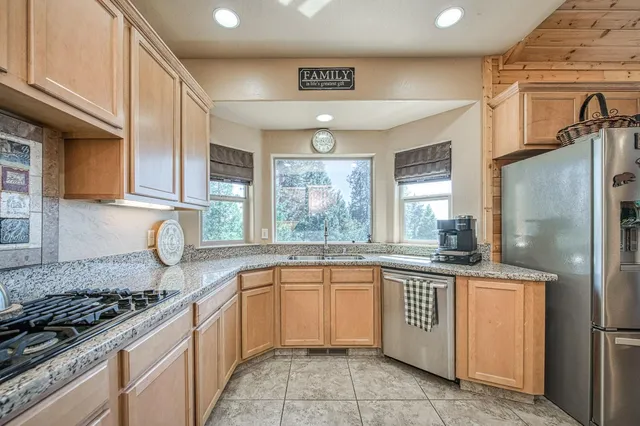 $899,000 | 40753 Wild Iris Lane, Shaver Lake, CA 93664